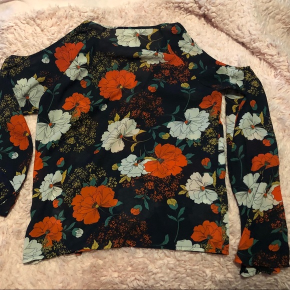 WYLDR Cold Shoulder Floral Tie Neck Top - Donated - Picture 8 of 8